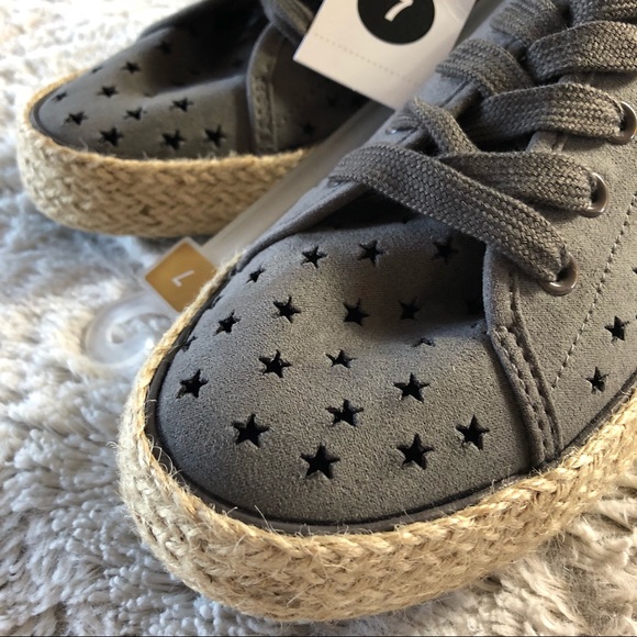 Universal Thread Grey Lace Up Star Sneakers - Picture 3 of 7